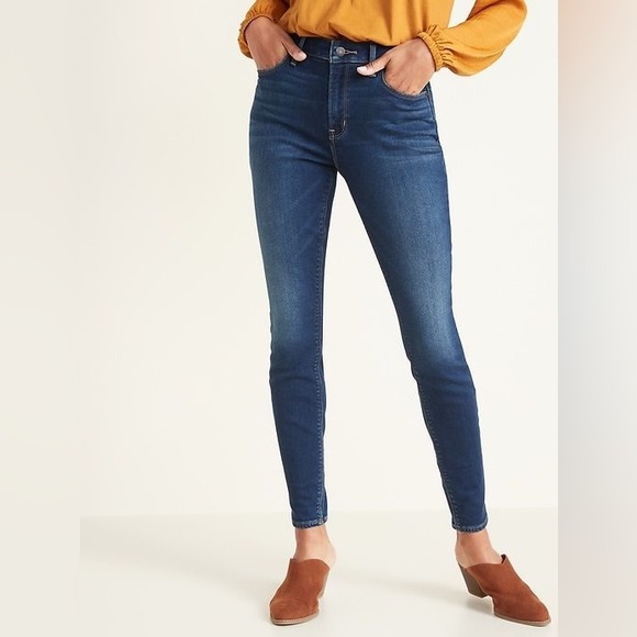 Old Navy Denim - EUC Old Navy High-Waisted Rockstar Super-Skinny Denim Jeans Size 10
